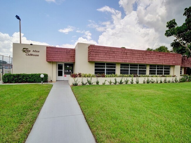 Building Photo - 8 Vista Palm Ln