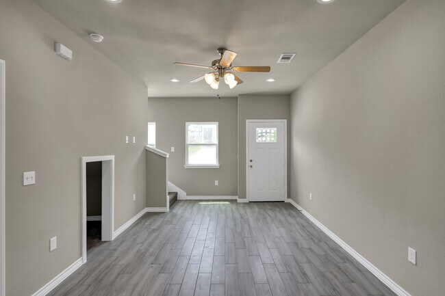 Building Photo - 11756 White Cedar St