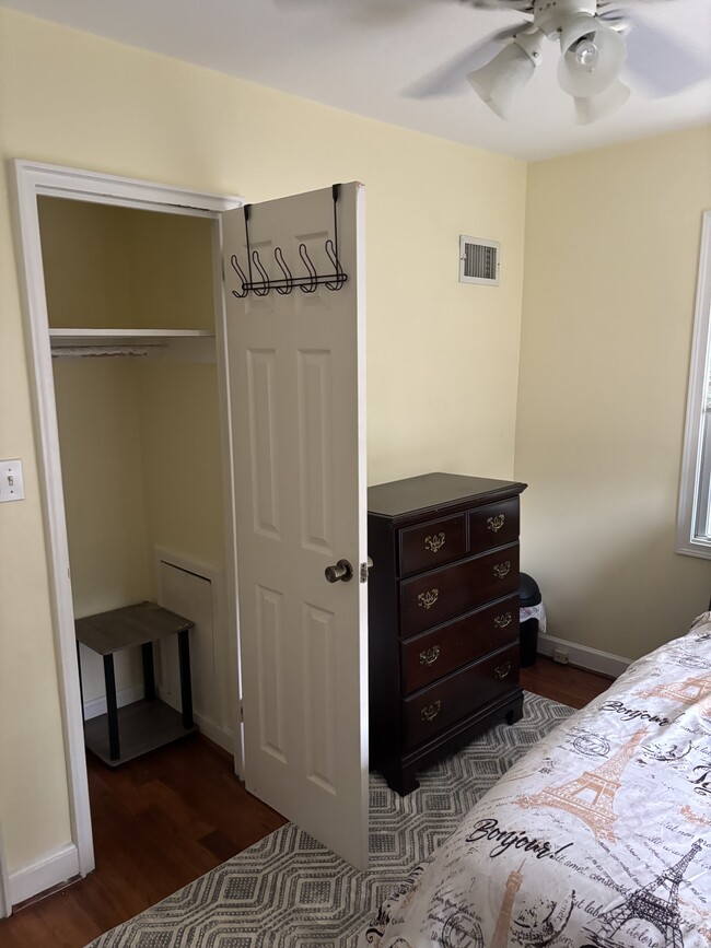 Building Photo - 2207 Farrington Ave