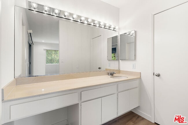 Building Photo - 9351 Via Crema
