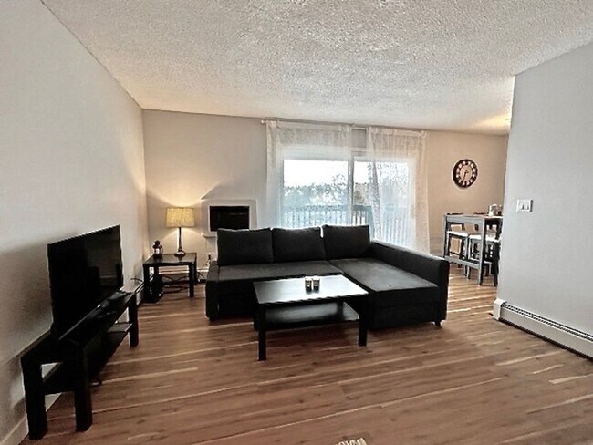 Building Photo - Furnished Cozy 1 Bedroom / 1 Bath Condo - ...