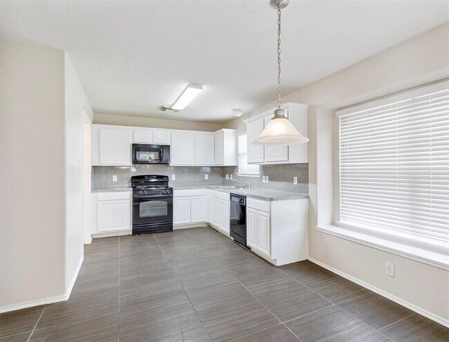 Building Photo - 11015 Shumard Oak Ct