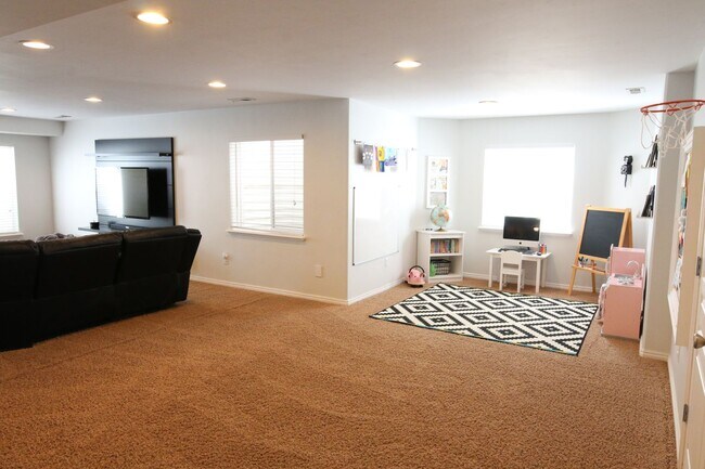 Building Photo - Lovely Home For Rent In Lehi, UT