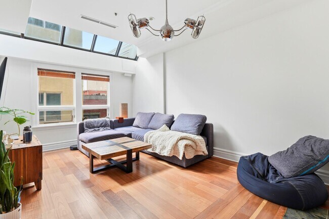 Building Photo - 81 Montgomery St