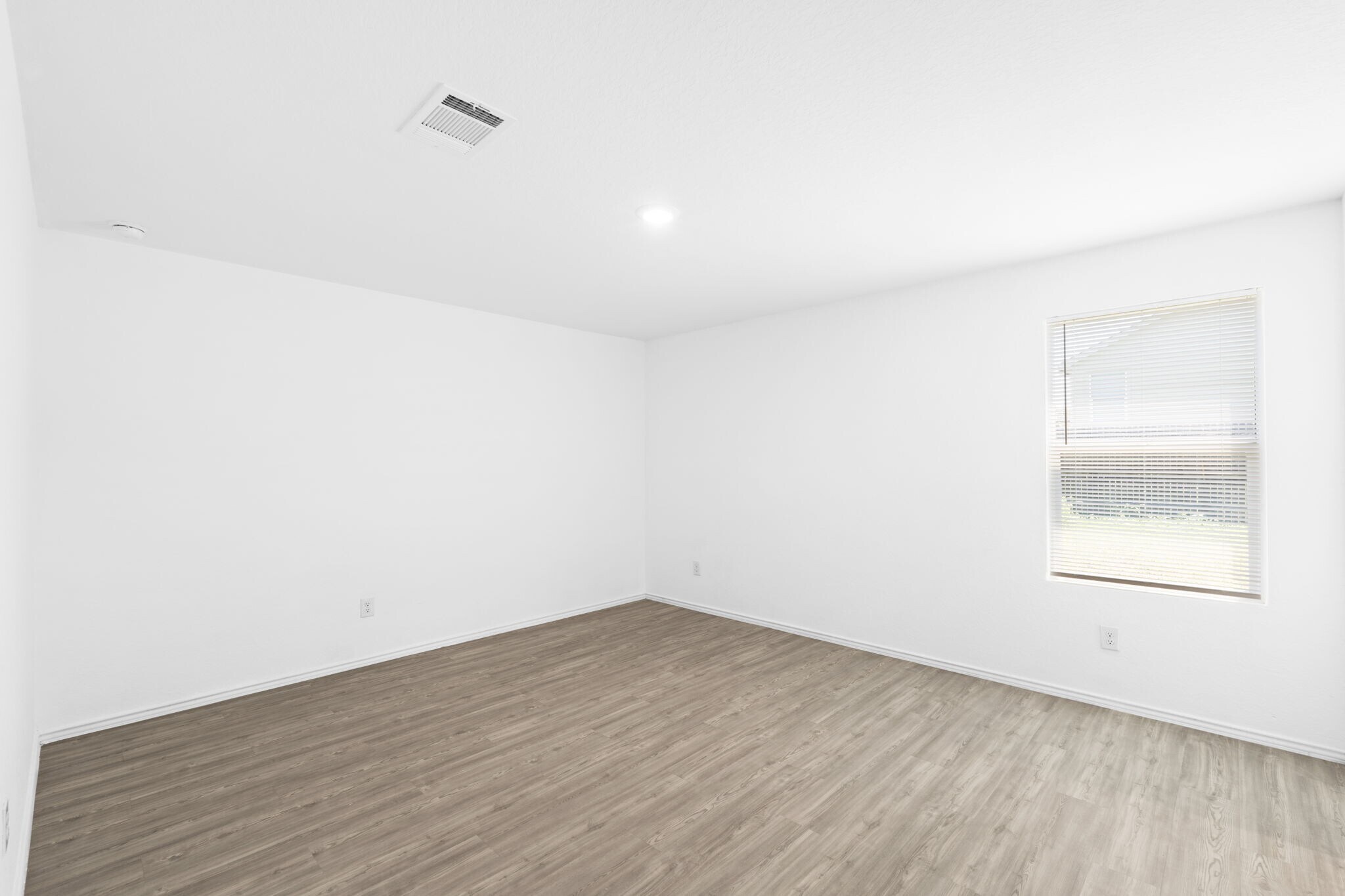 Building Photo - 422 De Herrera