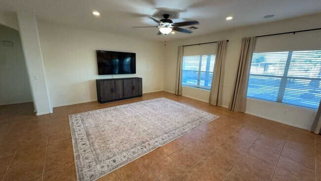 Building Photo - Horse Property in QC