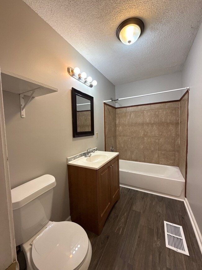 Building Photo - 114 Tuxedo Dr