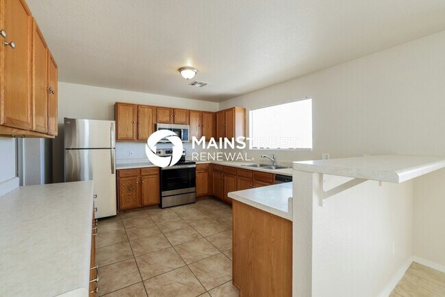 Building Photo - 4 Bedroom Pet-Friendly Home in TUCSON, AZ with Main Street Renewal