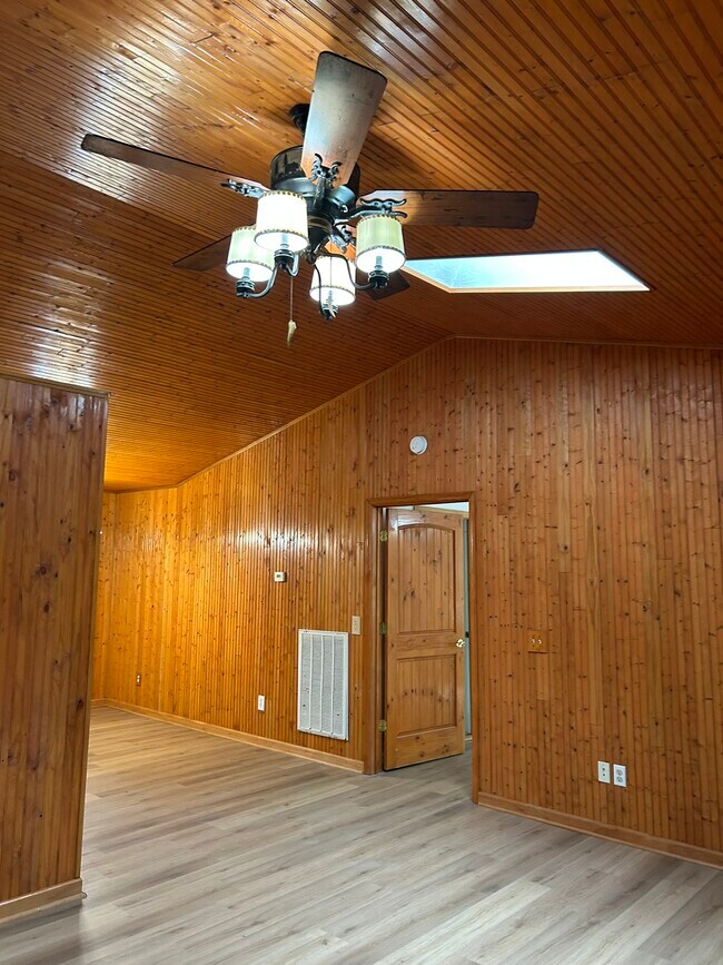 Building Photo - 466 Old Camptown Dr