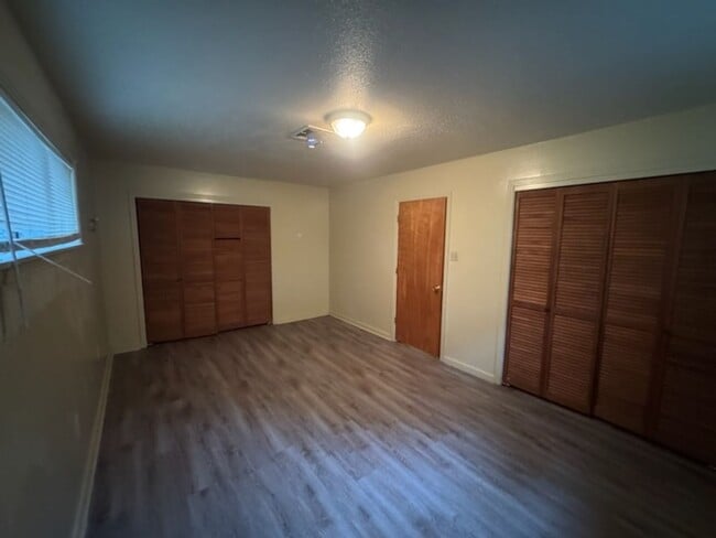 Building Photo - 247 Dona Ave
