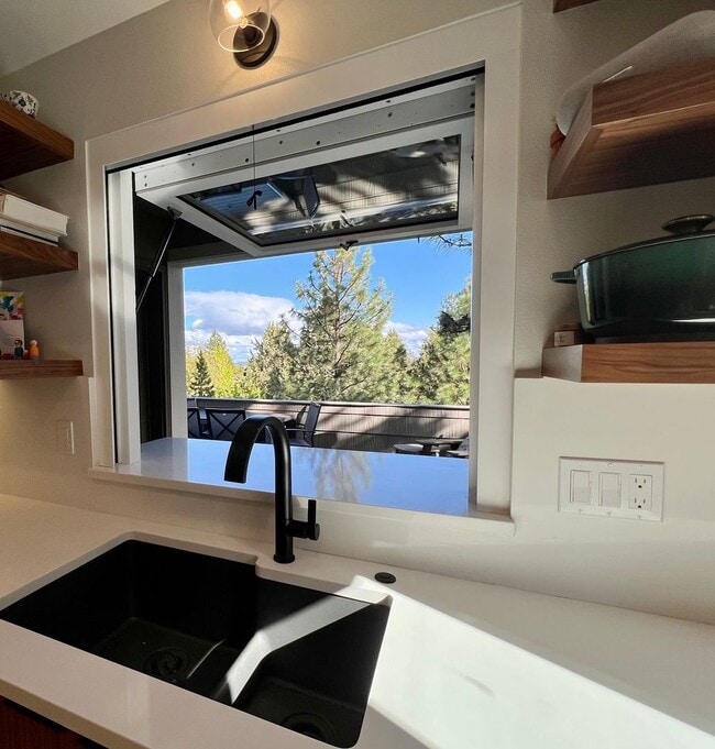 Building Photo - A Rare Offering in Bend’s Most Desirable A...