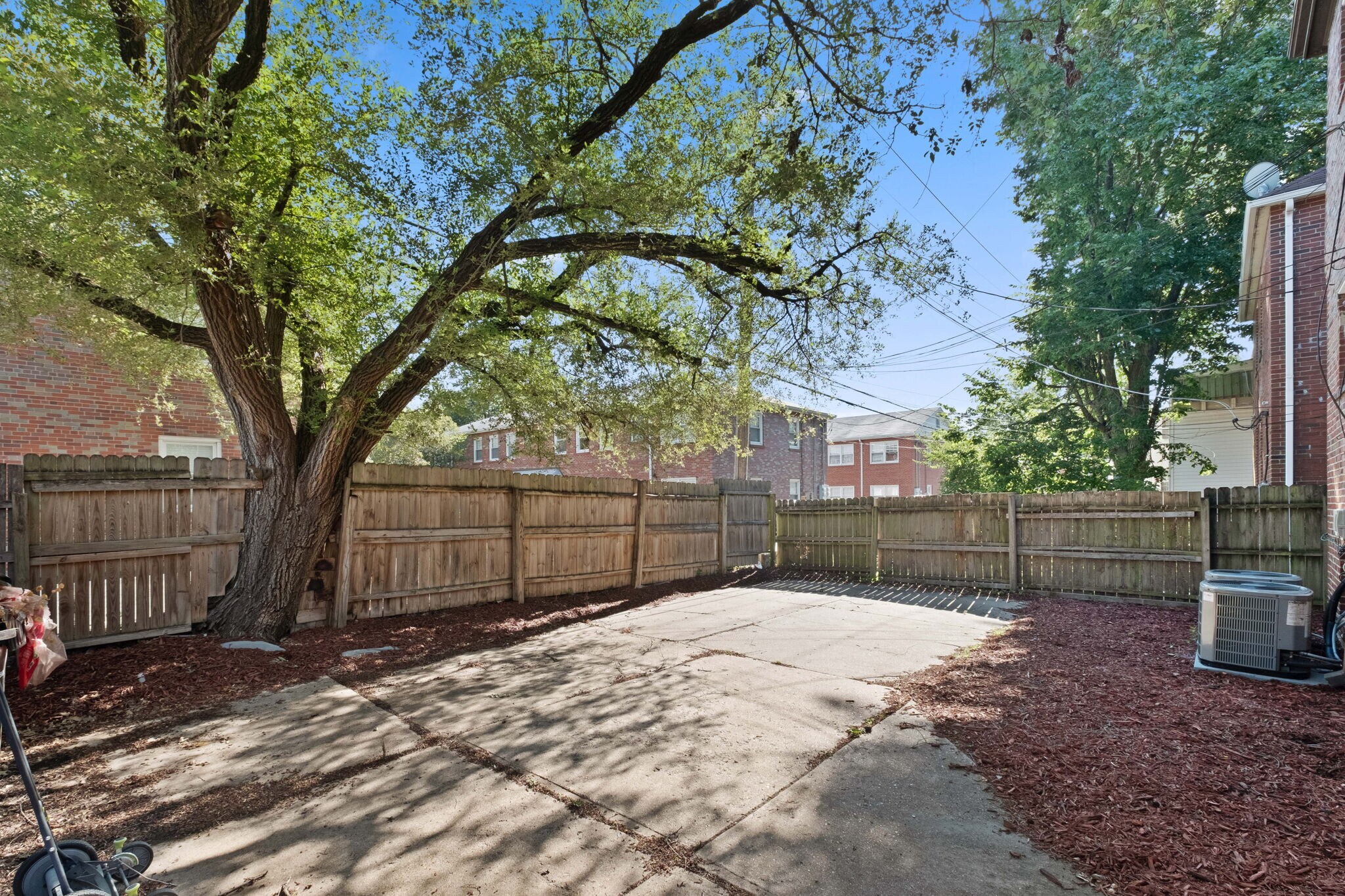 Building Photo - 7055 Dartmouth Ave