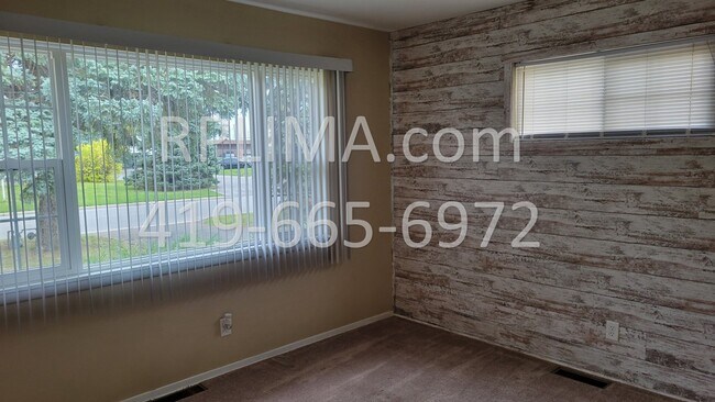 Building Photo - 540 S Collins Ave