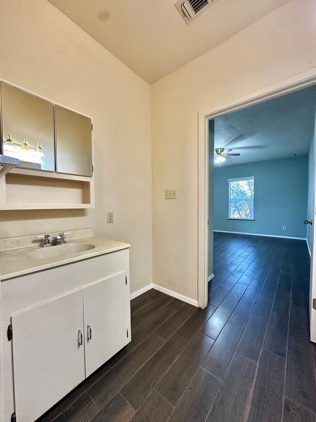 Building Photo - COMING SOON - Spacious 1-Bedroom Detached Apartment! *ALL UTILITIES INCLUDED*