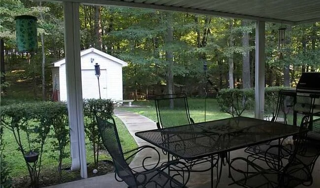 Building Photo - 8343 Lakedale Cir
