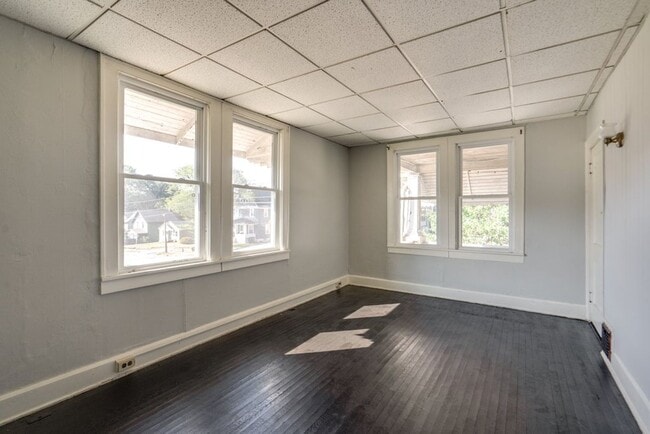 Building Photo - 491 Allyn St