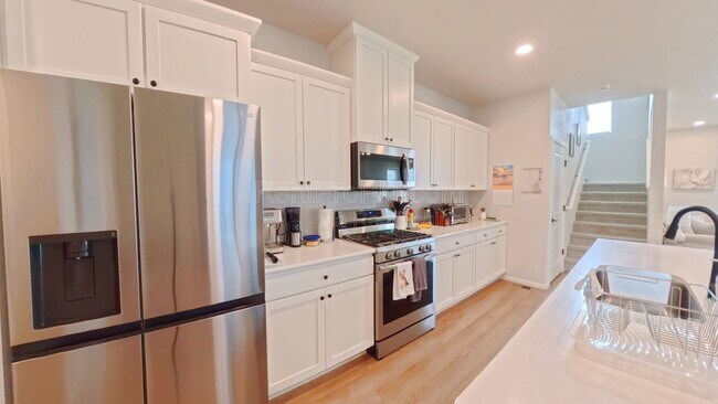 Building Photo - 6126 Saddle Horn Dr