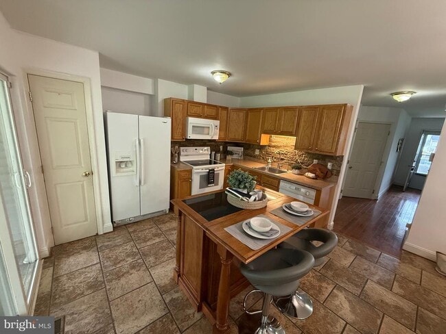 Building Photo - 1202 Rosegate Ct