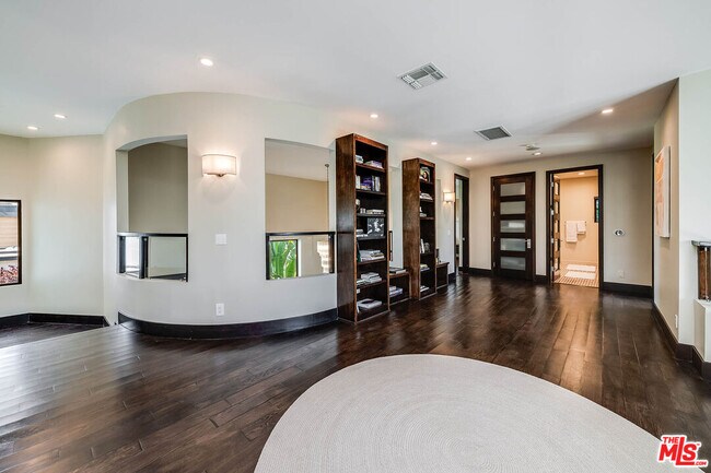 Building Photo - 11470 Dona Evita Dr