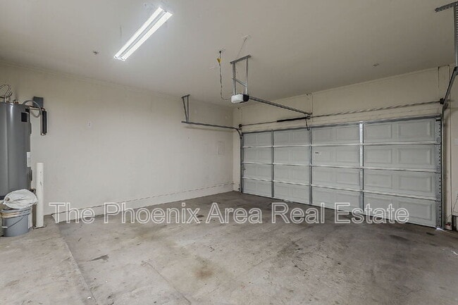 Building Photo - 885 S Osborn Ln