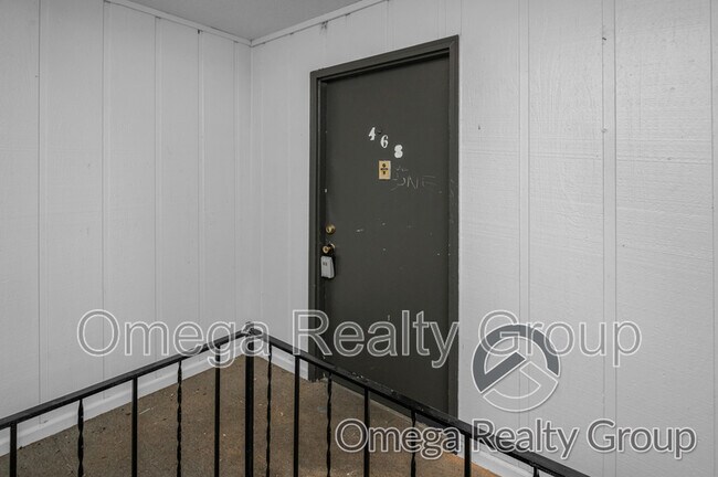 Building Photo - 425 Oakwood Ave