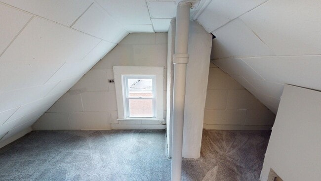 Building Photo - Edgewater Neighborhood - 3 bedroom - 2 Bat...