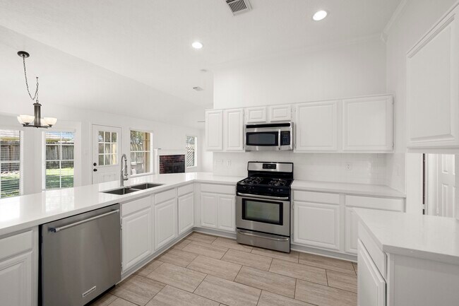 Building Photo - 16014 Lakestone Dr