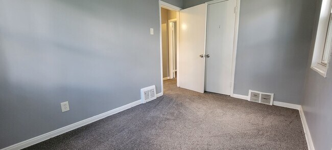 Building Photo - 1612 S Liddesdale St