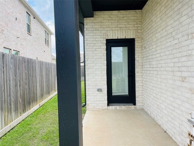 Building Photo - 122 Hazelnut Dr