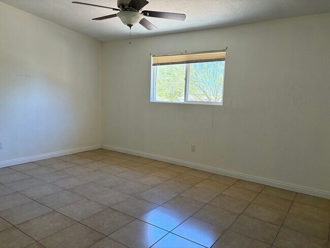 Building Photo - 3Bedroom/1.5 Bath Homeon 2.5 Acres...Rural Living At It's Best and For Only $2100 a Month