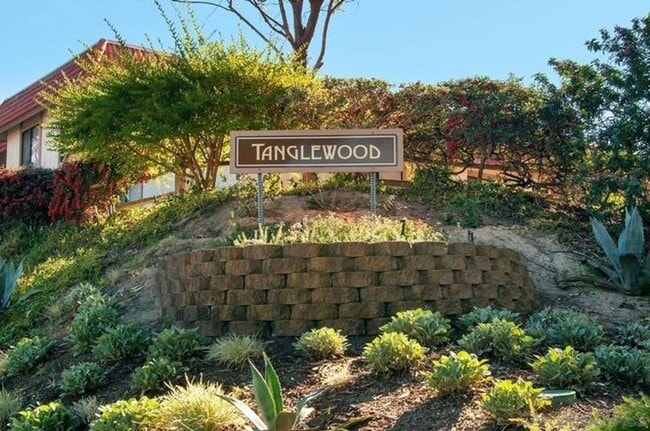 Building Photo - NEW! 3BD/2.5BA Townhome Available in Carls...