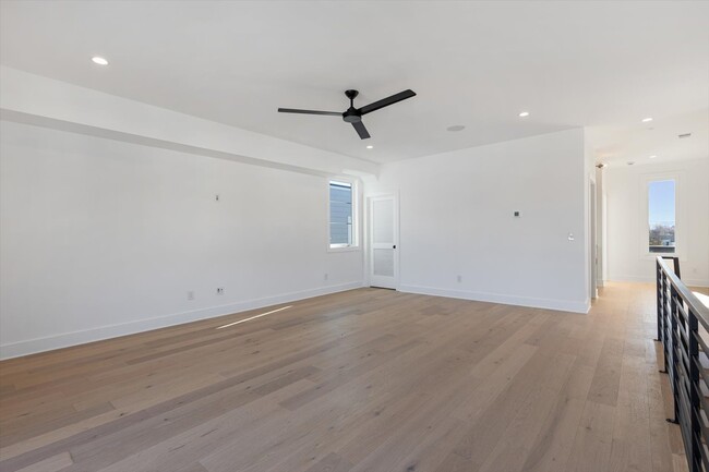 Building Photo - 766 Alloway St