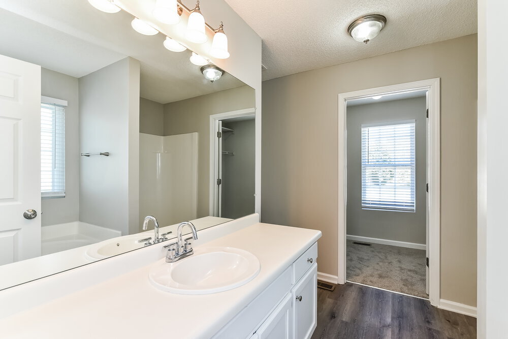 Building Photo - 2641 Fort Apachee Ct