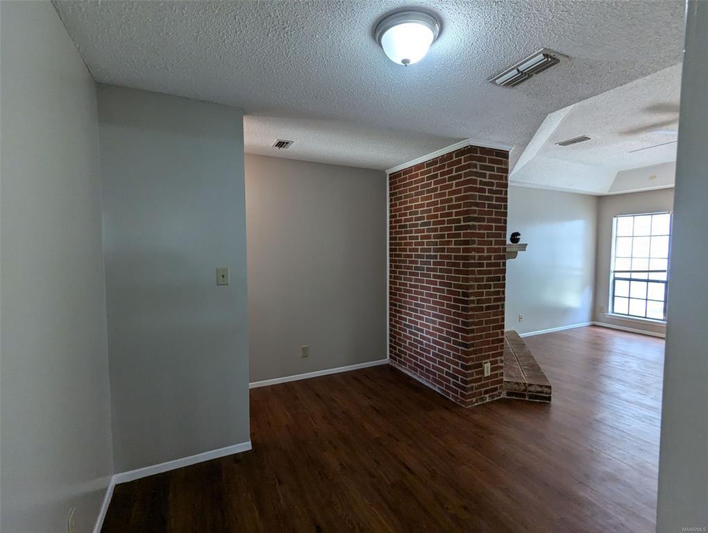 Building Photo - 580 Hollow Wood Rd