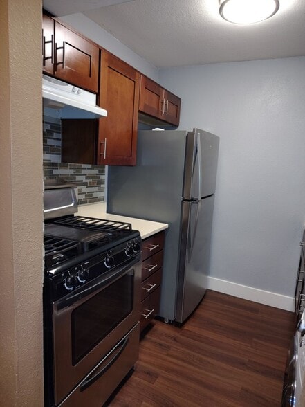 Building Photo - 1156 S Foothill Dr