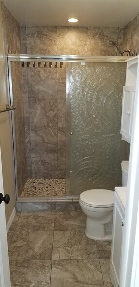 Master Bath - 1044 2ND PL