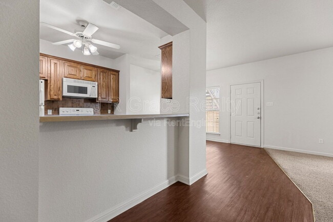 Building Photo - 10001 Amber Cir