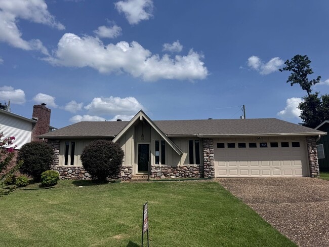 Building Photo - 1115 Briar Creek Rd