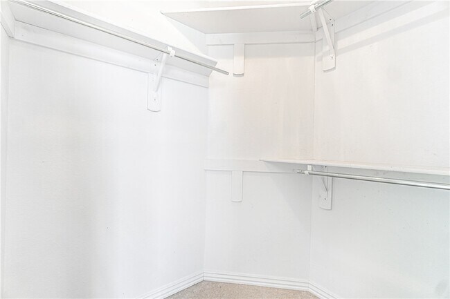 Building Photo - 213 Shane Dr