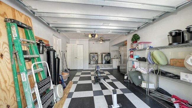 Building Photo - 1127 S Osprey Ave