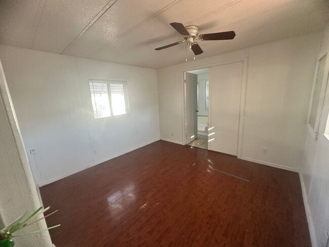 Building Photo - charming 2 bedroom mobile close to River