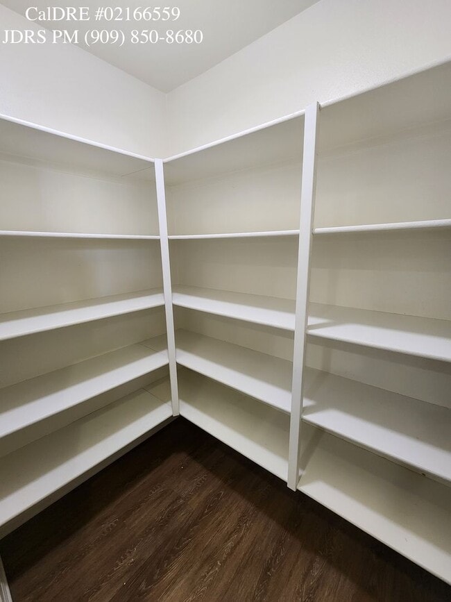 Building Photo - Upland 3 Bedroom Condo