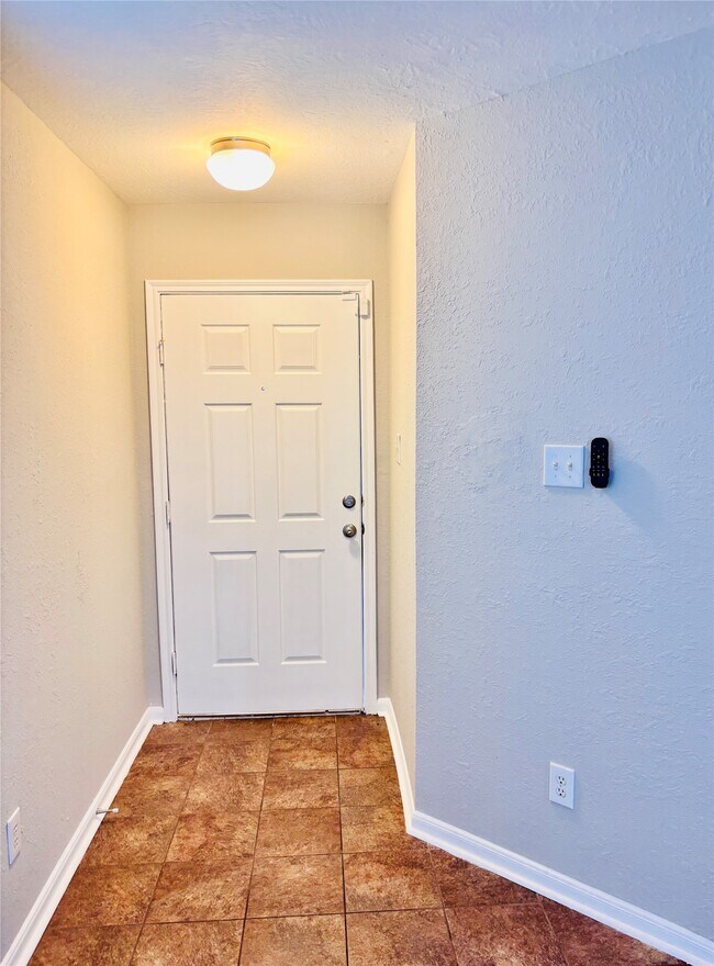 Building Photo - 8134 Sanders Forest Ct