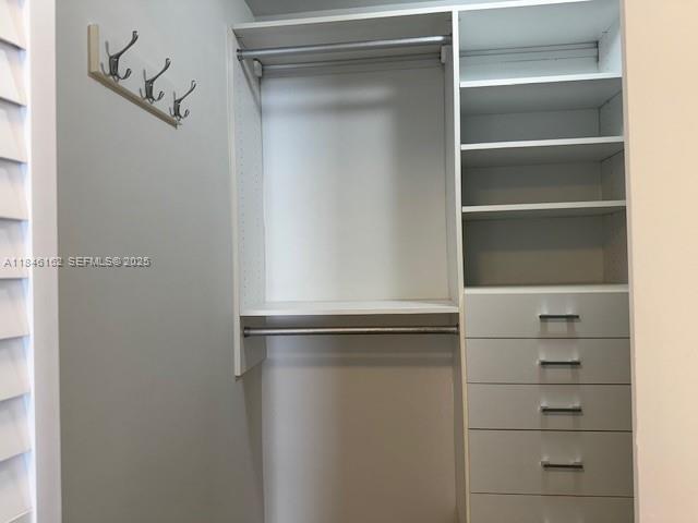 Building Photo - 9100 W Bay Harbor Dr