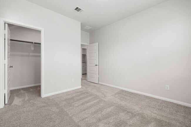 Building Photo - 9914 Brickhouse Dr