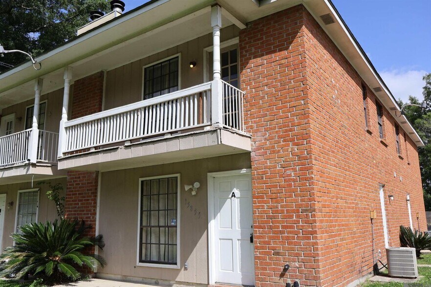 Building Photo - 15855 Sunderland Ave