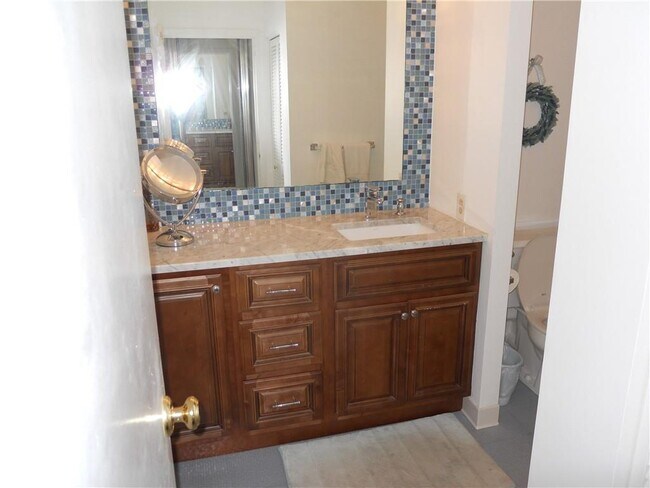 Building Photo - 1303 Capella S