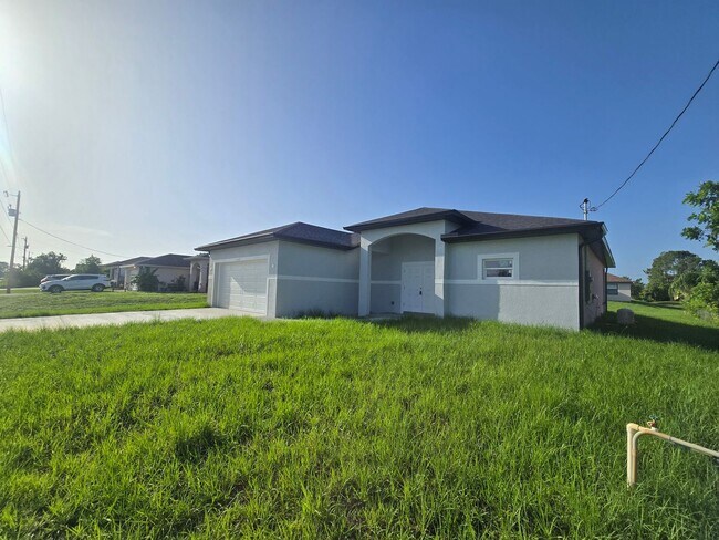 Building Photo - BRAND NEW CONSTRUCTION-LARGE CUSTOM 3/2/2 ...