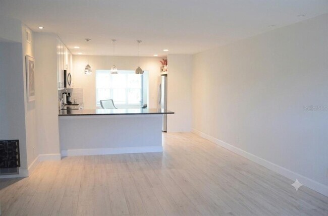 Building Photo - 2041 Australia Way W