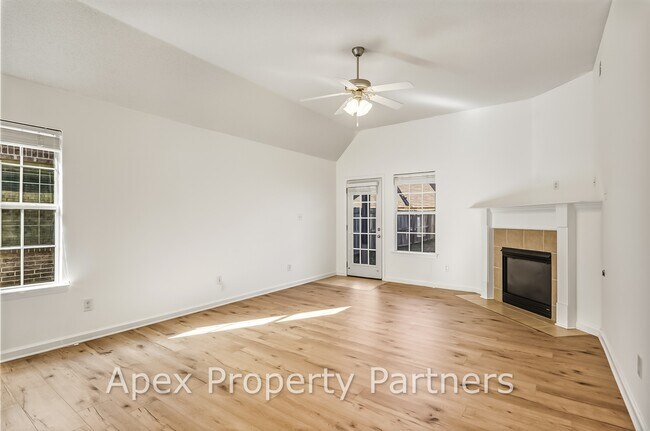 Building Photo - 9860 Southern Oak Way